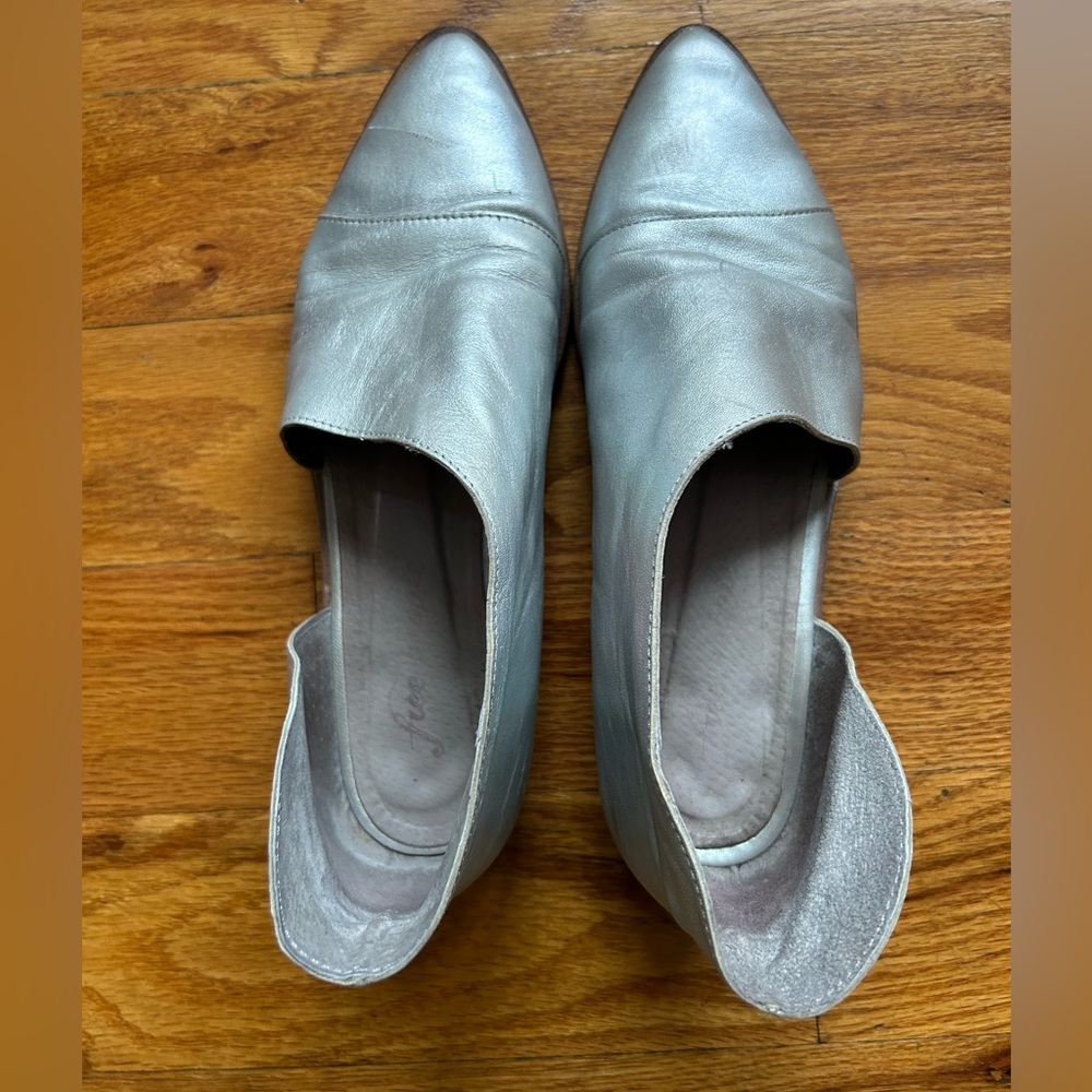 Free people royale flat silver size 38 or 7.5